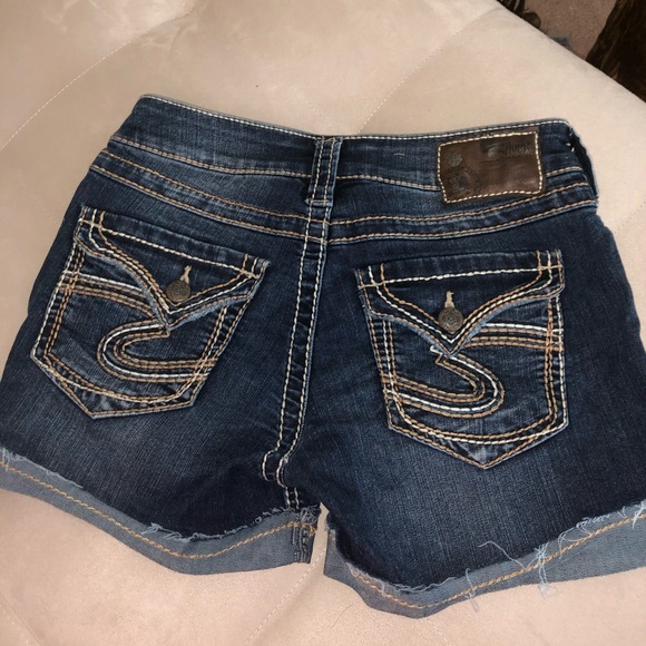 Silver brand jean shorts size 24 - Picture 2 of 3